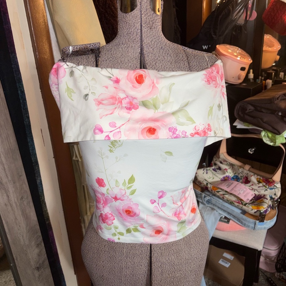 Guess White Floral Off-Shoulder Crop Top with Pink Roses